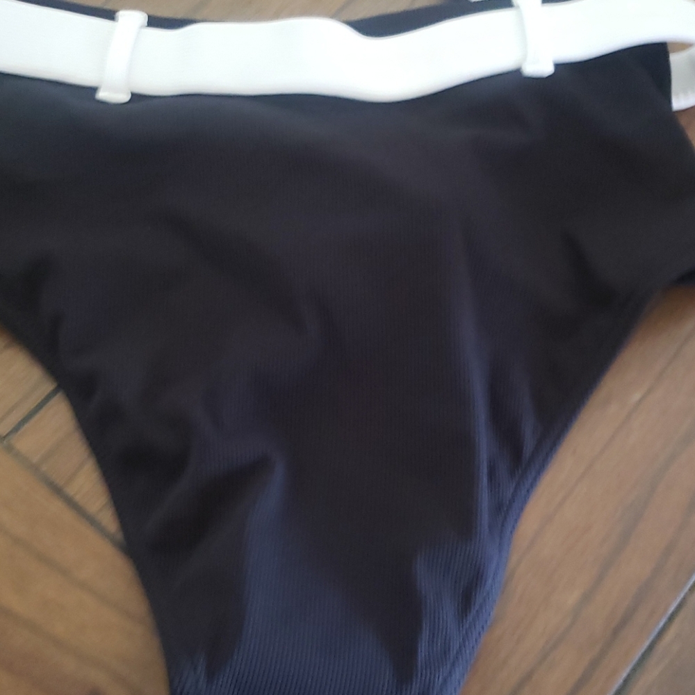 Volcom bottom bikini - Picture 7 of 7